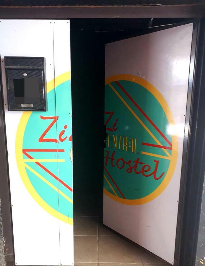 Zizi Central Hostel Warszawa Zewnętrze zdjęcie